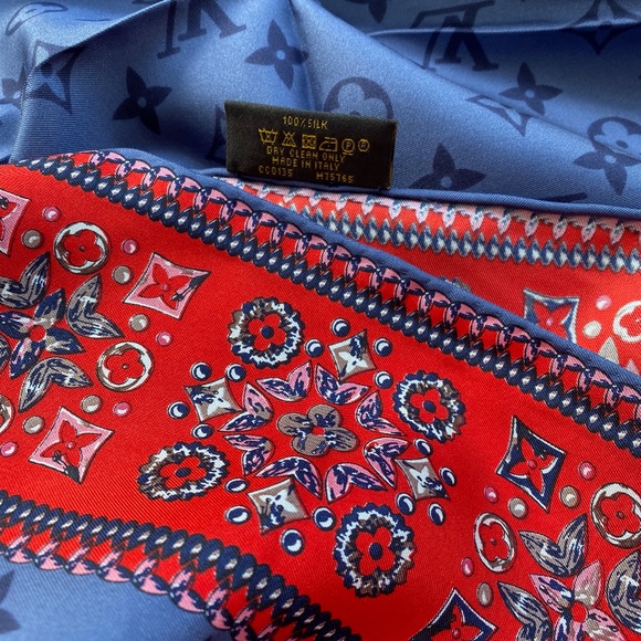 New Louis Vuitton Oversize Scarf Monogram Giant Blue Red Silk Wrap - Picture 8 of 16